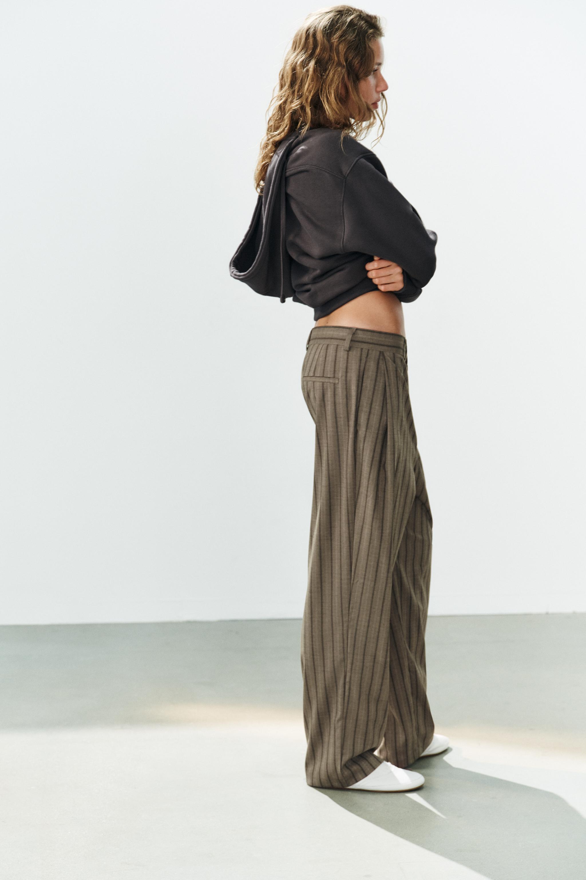 PANTALON À PLIS RAYURES